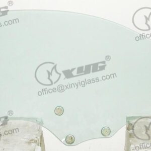 RH FRONT DOOR GLASS GREEN